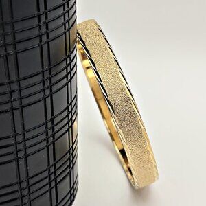 Vintage Gold Tone Diamond-Cut Textured Bangle Bracelet – Faceted Finish, Retro